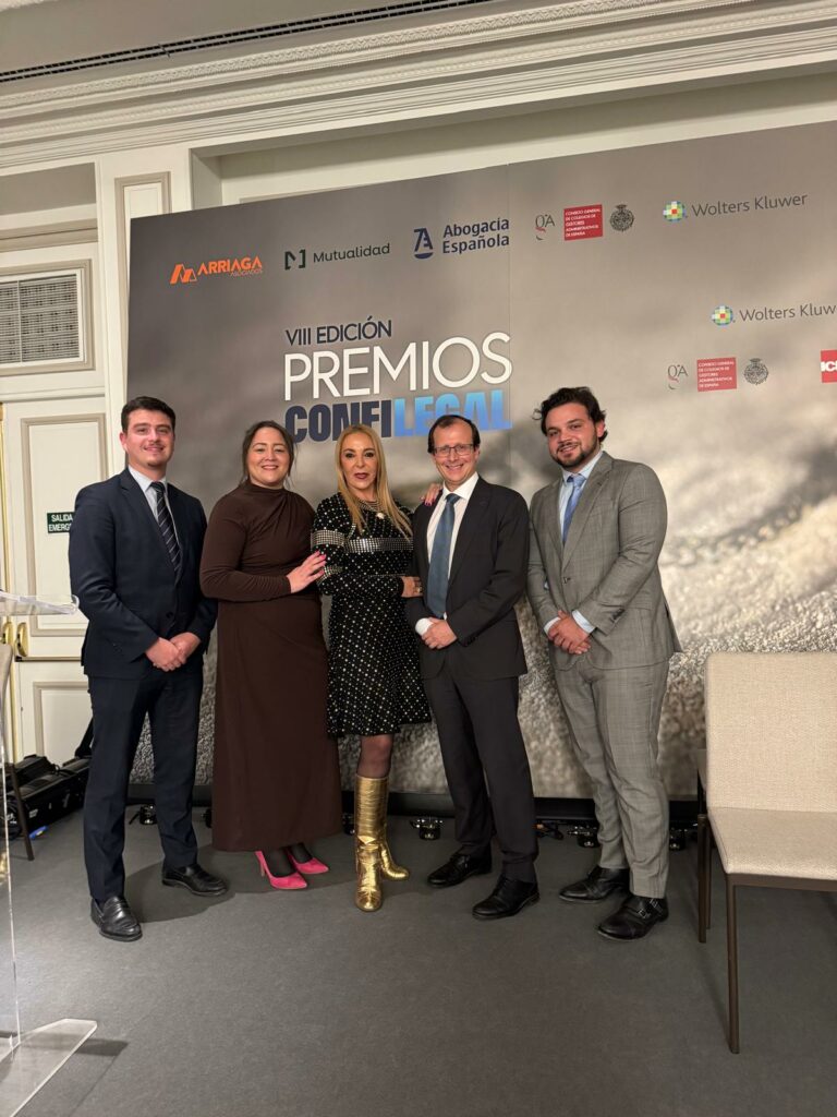 Equipo de Zaballos Abogados en los VIII Premios Confilegal 2025 en el Hotel Palace de Madrid